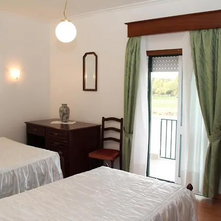 O Pelicano Oda ve Kahvaltı Alfaiates